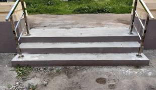 Перила из нержавейки для уличной лестницы 5