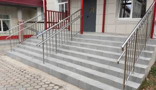 Перила из нержавеющей стали для школьного крыльца 11