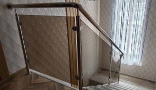 Ограждение с заполнением из тонированного стекла 16